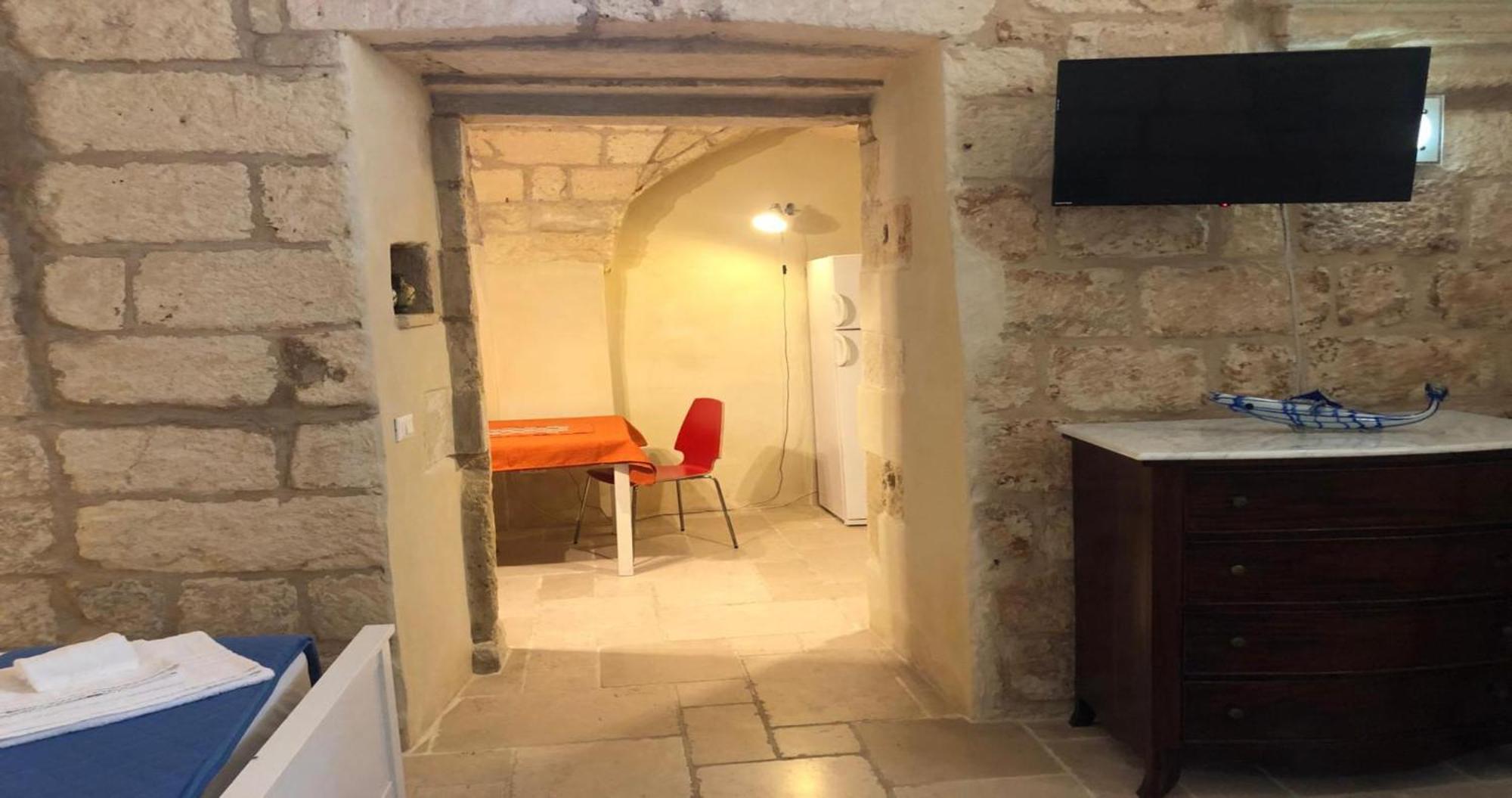 Odegos Monolocali Vico Sant'Antonio Vila Carpignano Salentino Exterior foto
