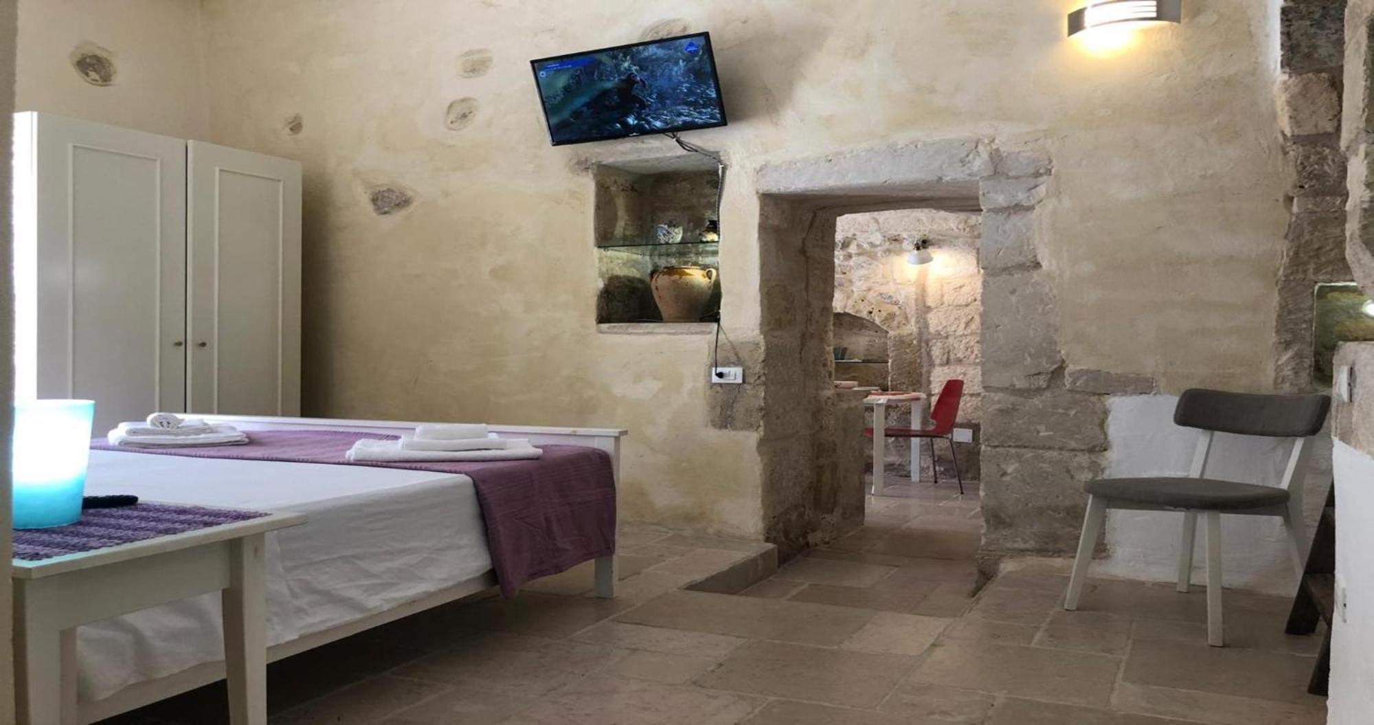 Odegos Monolocali Vico Sant'Antonio Vila Carpignano Salentino Exterior foto